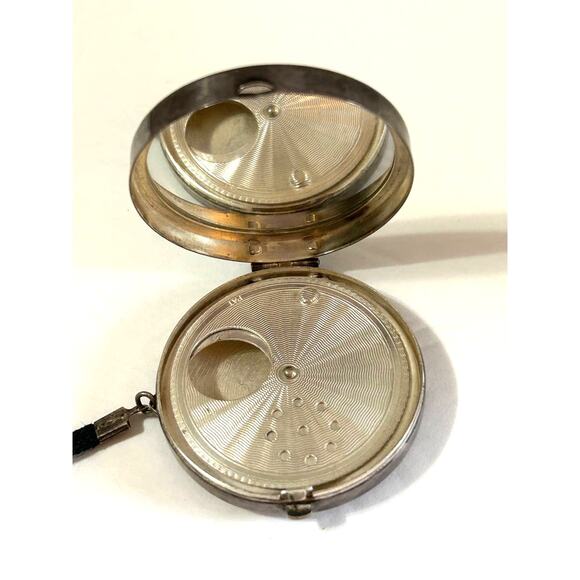 Vintage Silver Plated Powder Box With Wrist Strap - Picture 4 of 12